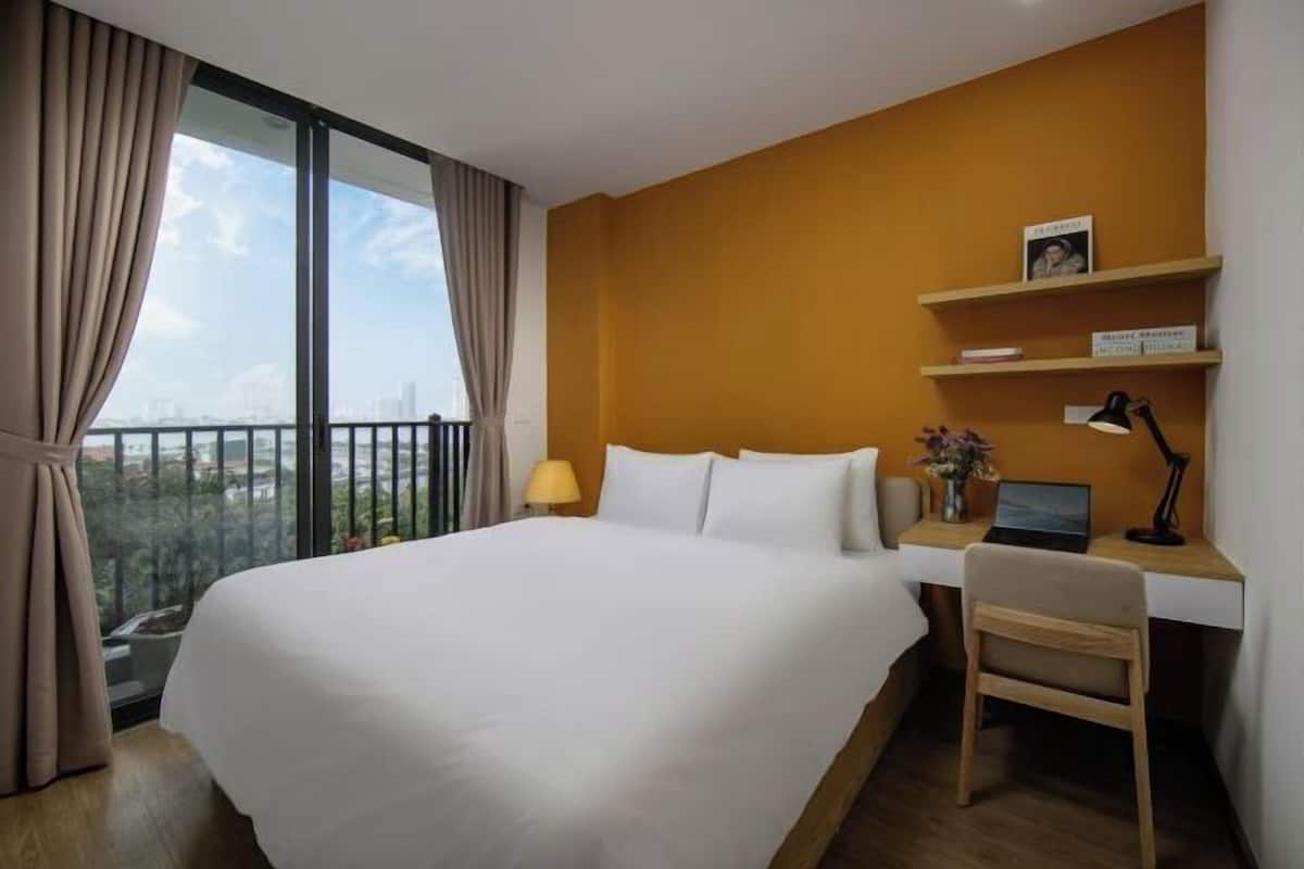 Minibar, desk, laptop workspace, blackout curtains