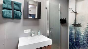 Shower, free toiletries, hair dryer, towels