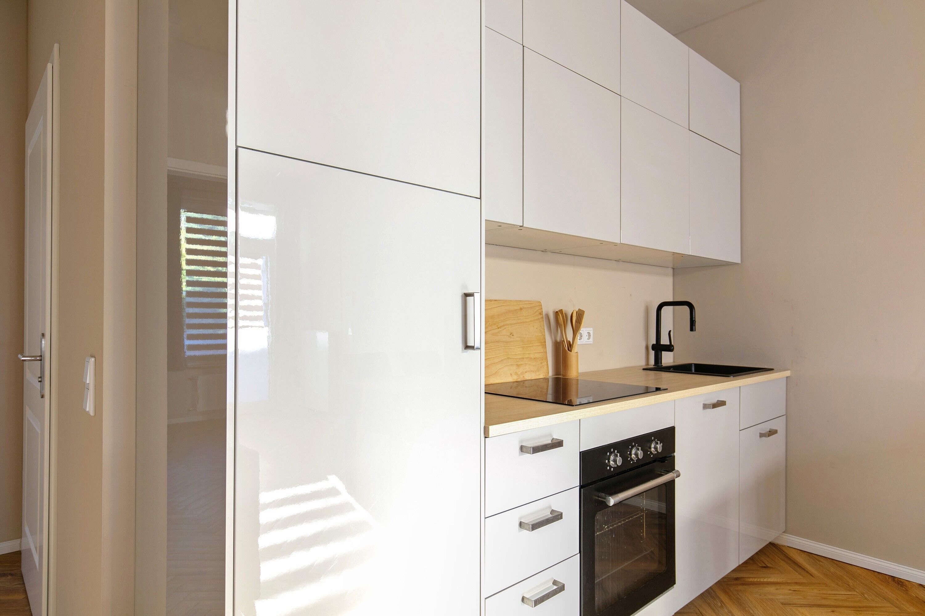 冰箱、微波炉、烤箱、炉灶