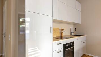 冰箱、微波炉、烤箱、炉灶