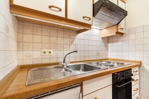 Refrigerador, horno, placa de cocina, cafetera/tetera