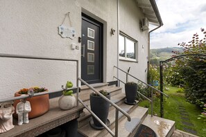 Exterior detail - Apartment 'Sara's' with Private Garden, Wi-Fi and Air Conditioning (Plettenberg)