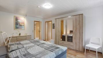 2 slaapkamers, een strijkplank/strijkijzer, gratis wifi, beddengoed