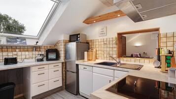 Refrigerador, microondas, horno y parrilla de estufa