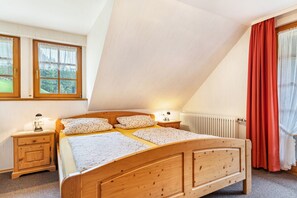 1 bedroom, iron/ironing board, free WiFi, bed sheets - Apartment 2 in Farmhouse with Shared Terrace, Garden, and Wi-Fi (Bad Rippoldsau-Schapbach)