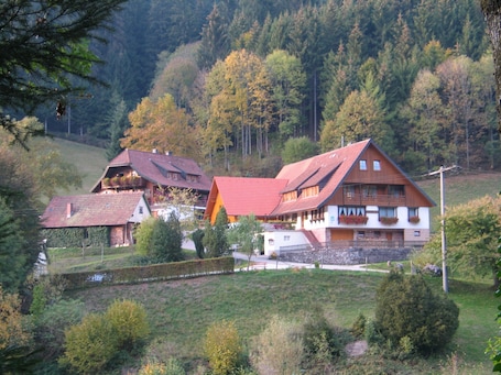 Exterior. Holiday Apartment 1 in Farmhouse with Shared Terrace, Garden, and Wi-Fi