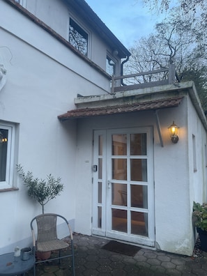 Exterior detail - Holiday Home 'Oberneulander Gästehaus' with Wi-Fi (Bremen)