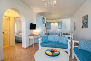 TV - Apartment In A Hotel '9 Muses Hotel Cleo' with Sea View, Wi-Fi and Air Conditioning (Naxos)