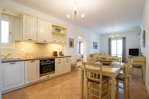 Køleskab, ovn, kogeplade, opvaskemaskine