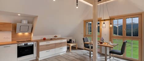Fridge, oven, stovetop, dishwasher
