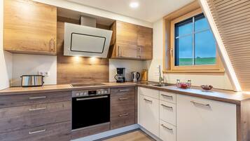 Geladeira, fogão, cooktop, lava-louças