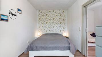 2 bedrooms, desk, free WiFi, bed sheets