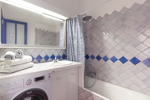 Shower, free toiletries, hair dryer, towels