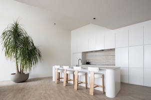 Deluxe-villa - 4 soveværelser - privat pool - havudsigt | Privat køkken | Køleskab, mikrobølgeovn, ovn, kogeplade