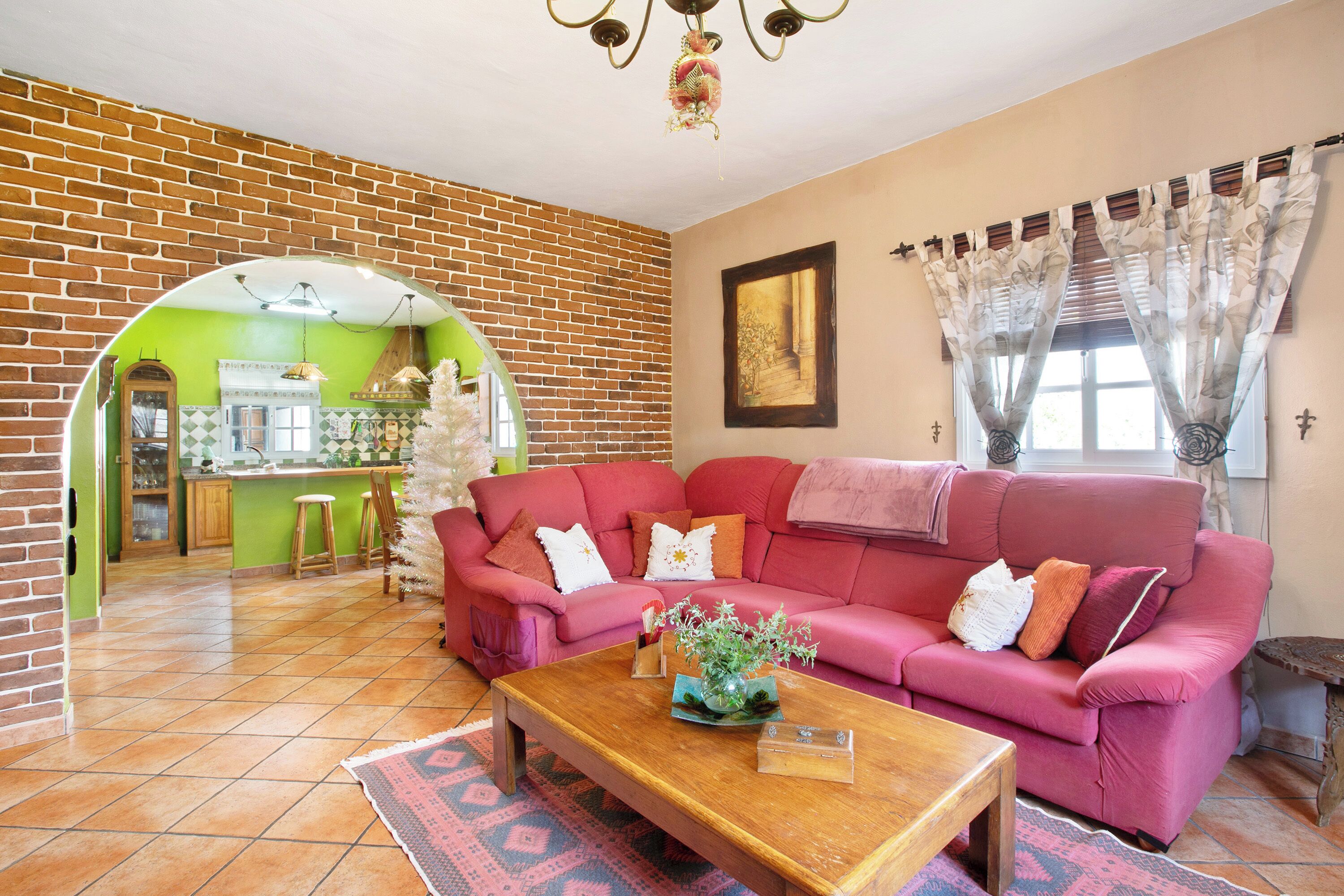 Televisión y chimenea 