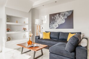 TV - Apartment 'The Diamond Of Naxos' with Sea View, Wi-Fi and Air Conditioning (Naxos)