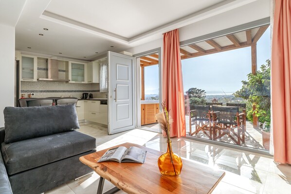 TV - Apartment 'The Diamond Of Naxos' with Sea View, Wi-Fi and Air Conditioning (Naxos)