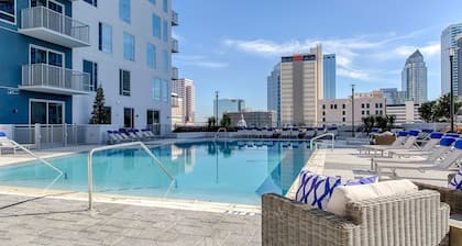 Modern One-Bed High-Rise Oasis in Downtown Tampa