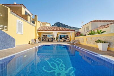 Vacation Villa 'Romano' with Sea View, Private Pool and Wi-Fi