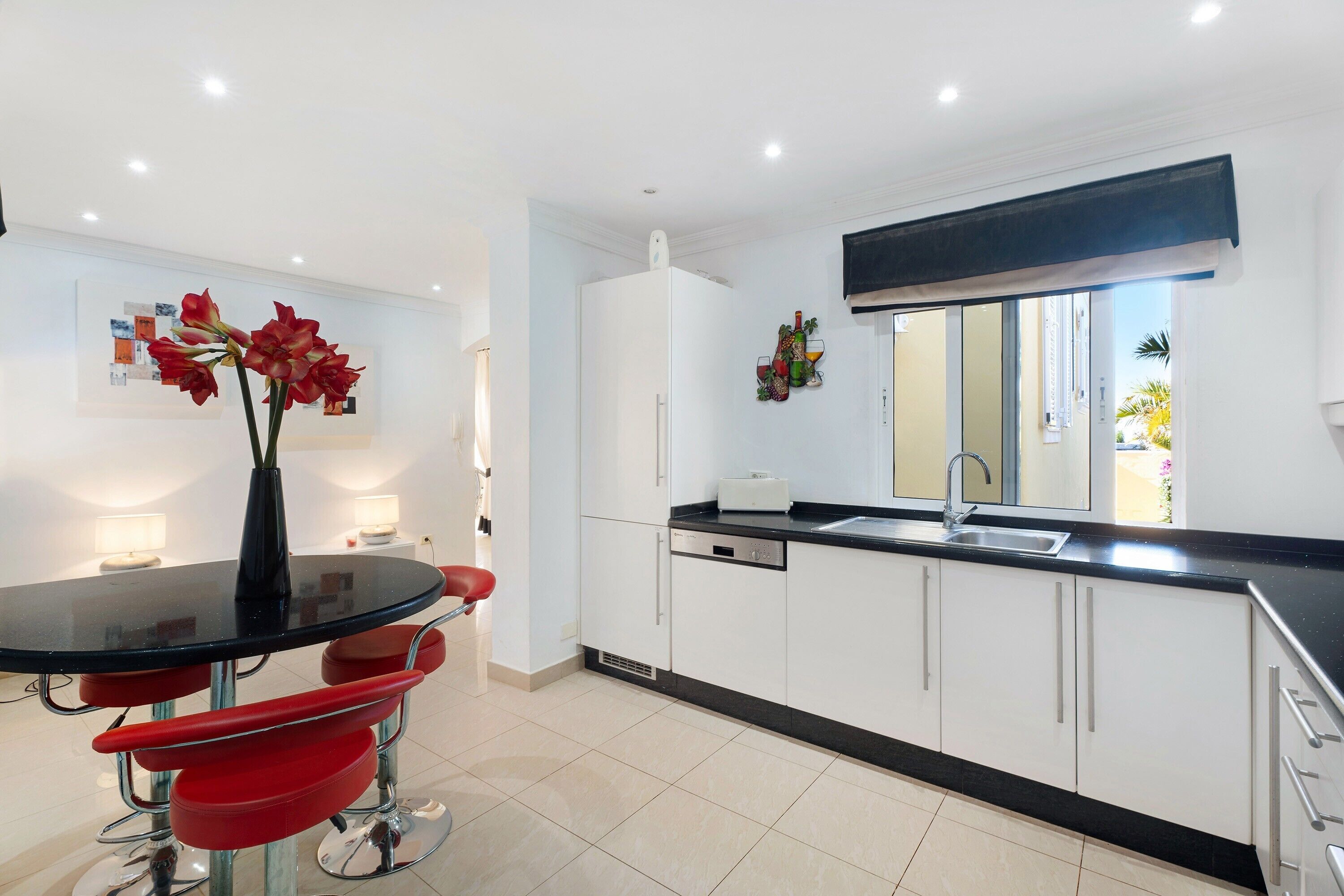 冰箱、微波炉、烤箱、炉灶