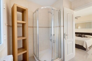 Shower, hair dryer, towels - Vacation Villa 'Romano' with Sea View, Private Pool and Wi-Fi (Costa Adeje)