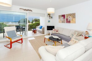TV - Apartment 'Vista Faváritx' with Shared Pool, Wi-Fi and Air Conditioning (ES MERCADAL)