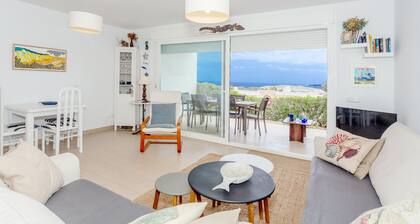 Apartment 'Vista Faváritx' with Shared Pool, Wi-Fi and Air Conditioning