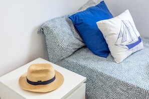 3 bedrooms, iron/ironing board, free WiFi, bed sheets - Apartment 'Vista Faváritx' with Shared Pool, Wi-Fi and Air Conditioning (ES MERCADAL)