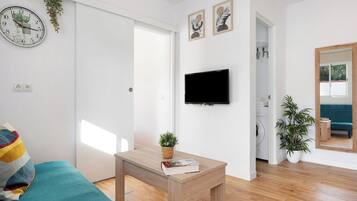1 habitación, tabla de planchar con plancha, wifi gratis y ropa de cama