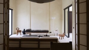 A room with a sofa, a chair, a small table, and a lamp. - Tekko Villa Umalas (Kerobokan)