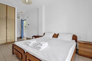 1 bedroom, iron/ironing board, free WiFi, bed sheets - Studio Apartment 'Panorama 2' with Sea View, Wi-Fi and Air Conditioning (Lefkada)
