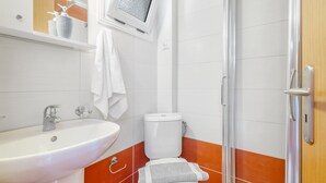 A bathroom with a white sink, toilet, and shower. - Studio Apartment 'Panorama 1' with Sea View, Wi-Fi and Air Conditioning (Lefkada)