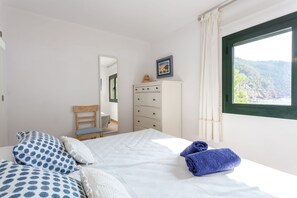 2 chambres, fer et planche à repasser, Wi-Fi gratuit, draps fournis