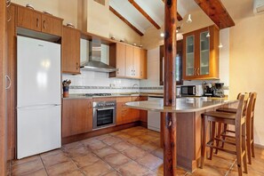 Frigorífic, microones, forn i placa de cuina 