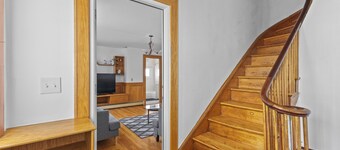 Cozy 6 bedroom Entire house in Malden with free parking and WIndow AC