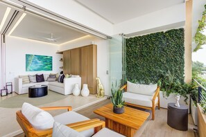 Een smart-tv en een kantoor