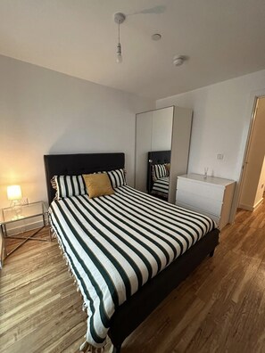 1 bedroom, WiFi, bed sheets - Immaculate 1-Bed Apartment on the 26th floor (Salford)