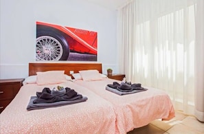 4 bedrooms, iron/ironing board, free WiFi, bed sheets