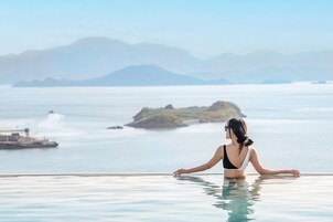 Outdoor pool, open 10:00 AM to 10:00 PM, lifeguards on site