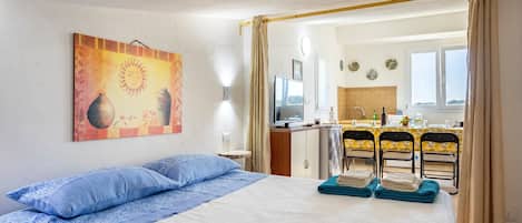 2 bedrooms, WiFi (free), bed sheets