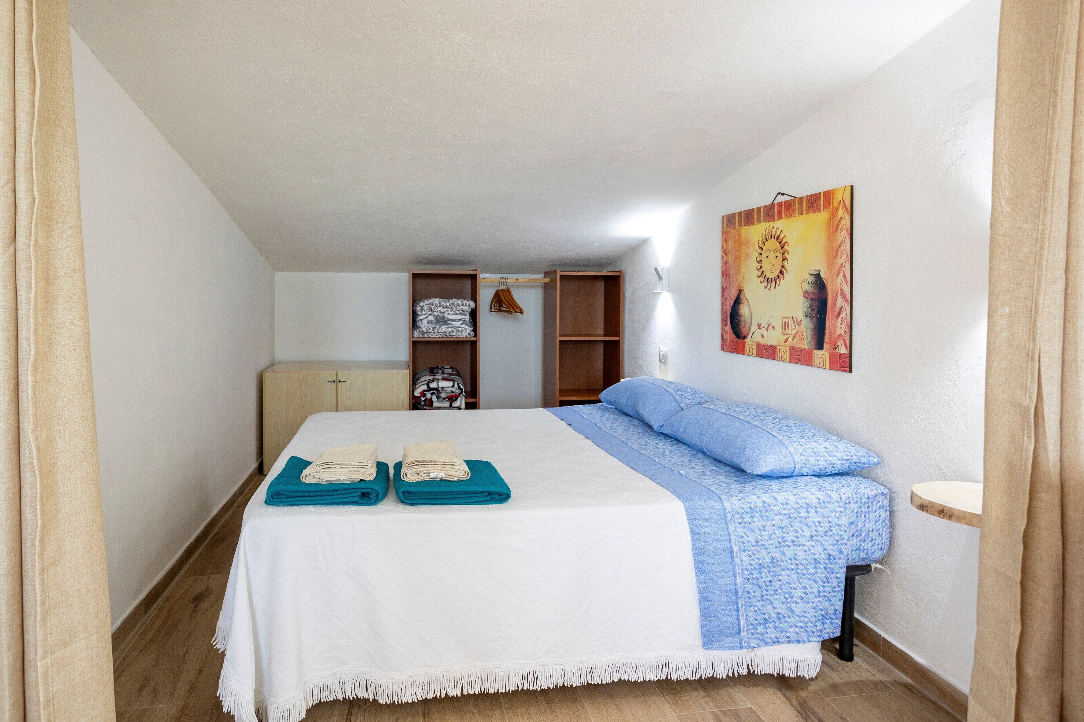 2 bedrooms, WiFi (free), bed sheets