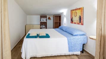 2 bedrooms, WiFi (free), bed sheets