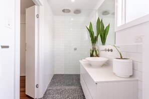 Shower, towels