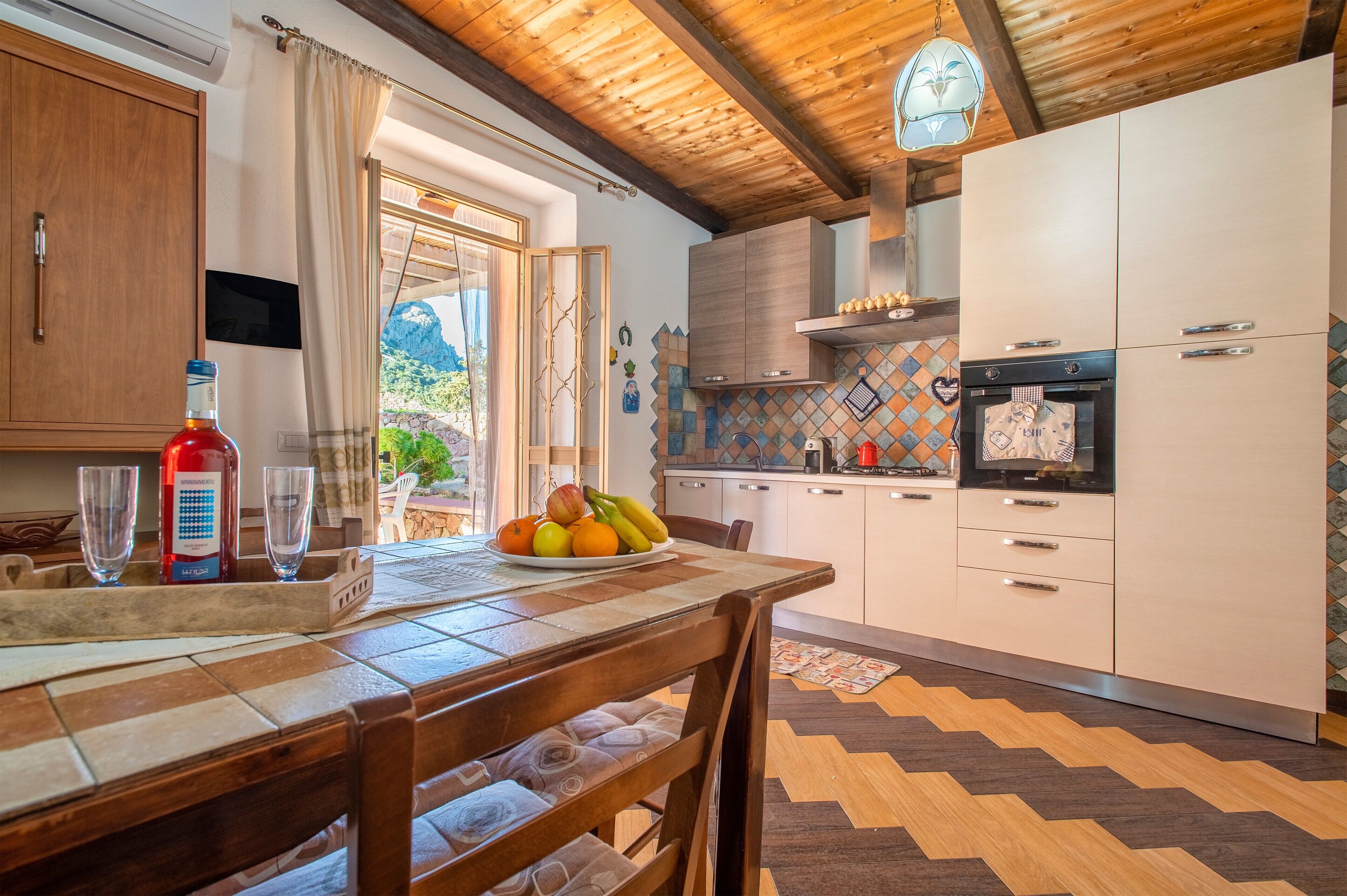 Réfrigérateur, four, plaque de cuisson, cafetière/bouilloire