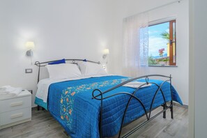 1 bedroom, bed sheets - Holiday Home 'Residenza La Perla' with Air Conditioning (San Teodoro)