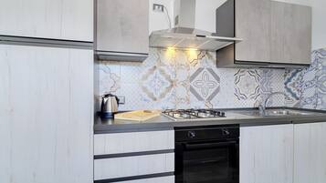 Réfrigérateur, four, plaque de cuisson, lave-vaisselle