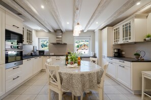 Coffee/tea maker, fridge, microwave, oven - Holiday Apartment "Gite Béthanie" with Mountain View, Private Wooden Terrace & Wi-Fi (Steige)
