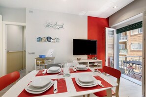 Dining - Perla Marina Savona Apartment with Sea View, Wi-Fi and Air Conditioning (Savona)