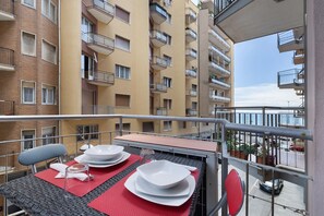 Outdoor dining - Perla Marina Savona Apartment with Sea View, Wi-Fi and Air Conditioning (Savona)