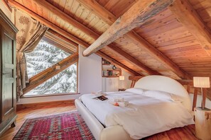 1 bedroom, iron/ironing board, Internet, bed sheets - Romito Lodge Apartment Mountain Retreat, Cesana Torinese, Italy (Cesana Torinese)